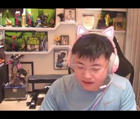 好男人！Uzi：婷婷发烧了 现在最难受的时候！但我这把打完 挂机不好！