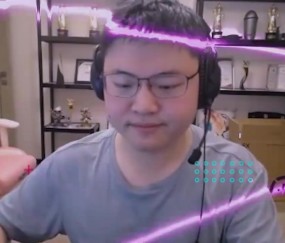 Uzi决定换鼠标：换个无线的，上次去小明家 他那款和我手感差不多