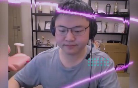 Uzi决定换鼠标：换个无线的，上次去小明家 他那款和我手感差不多