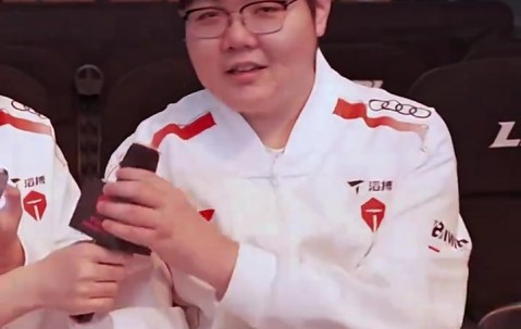 JackeyLove赛后分享视频：采访了一下9哥，但是被两极反转