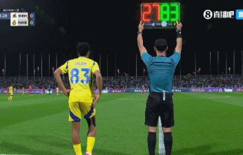 🤕被动换人！拉波尔特开场12分钟伤退，纳吉迪替补登场