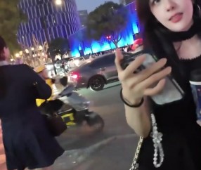 这是真美女！LPL官方解说Rita被街头摄影师选中 邀请拍照