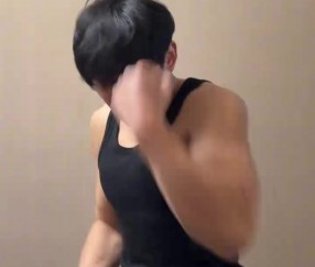 小伞进屋干嘛？树奈奈更新视频：不是喜欢战斗吗？还回家吃饭吗？