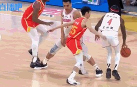 血亏！萨姆纳上篮得手想要2+1 但抱怨吃到技犯变成2-1
