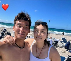 恭喜！中国网球23岁新星恋情曝光，与女友去海滩度假：郎才女貌