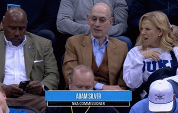 来看准状元弗拉格😯NBA总裁萧华现场观战杜克VS阿拉巴马