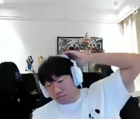 怒气值正在高涨😡Ning喊话队友金灿毅：你要尊重这个游戏尊重每个人