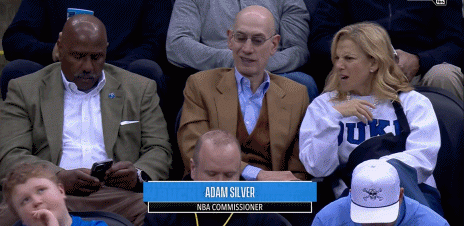 来看准状元弗拉格😯NBA总裁萧华现场观战杜克VS阿拉巴马